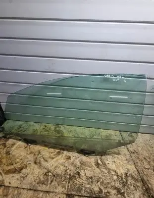 Toyota Yaris Front door window/glass (coupe) 