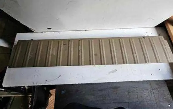 Trunk/boot lower side trim panel