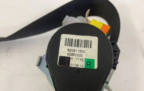 Opel Zafira C Front seatbelt 620611500