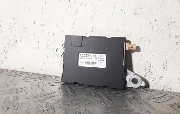 Audi TT TTS Mk2 Aerial antenna amplifier 8J8035225M