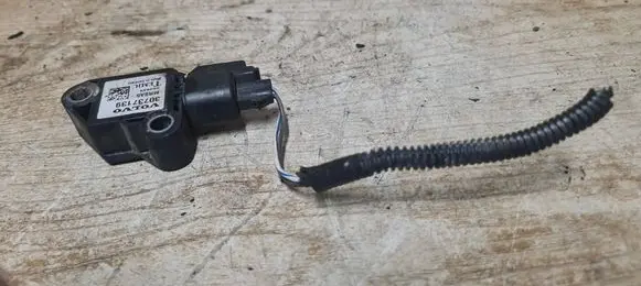 Volvo V50 Airbag deployment crash/impact sensor 30737139