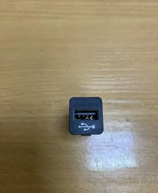 BMW X6 E71 USB socket connector 9237656 C4524