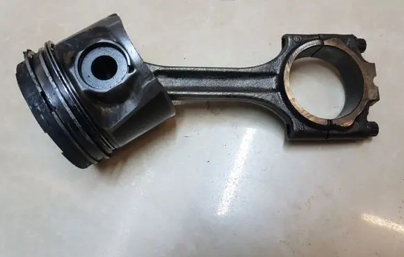 Volvo S60 Piston with connecting rod