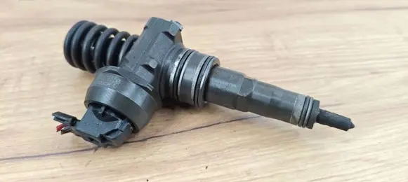 Skoda Octavia Mk2 (1Z) Fuel injector 038130073AG