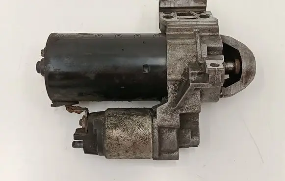 BMW X1 E84 Starter motor 8570383