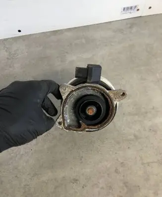 Volkswagen PASSAT B7 Water pump 01643304