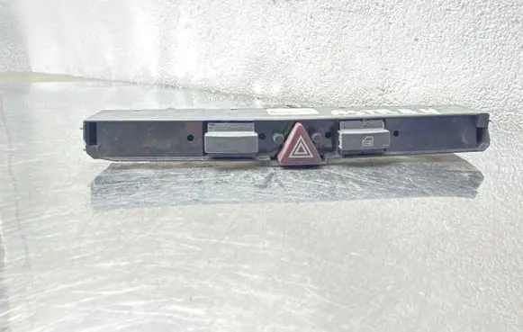 Opel Astra H Hazard light switch 13100105