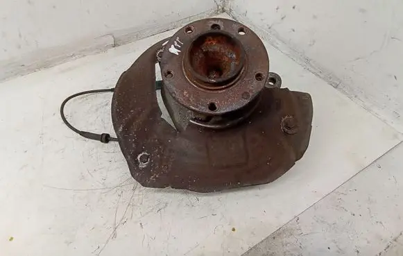 BMW 5 E39 Front wheel hub spindle knuckle