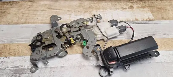 Mazda 5 Rear door lock 