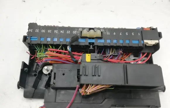 BMW X3 E83 Fuse module 8364540