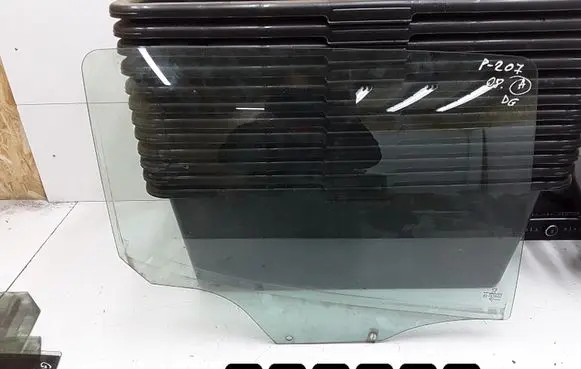 Peugeot 207 Front door window glass four-door e243r000464
