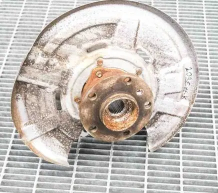 Rear wheel hub