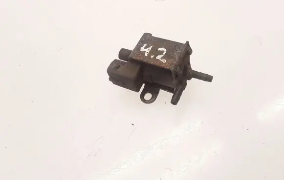 Audi A8 S8 D2 4D Vacuum valve 72161000