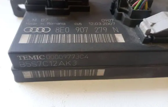 Audi A4 S4 B7 8E 8H Comfort/convenience module 8E0907279N 00009773C4 B5S7C12AK3