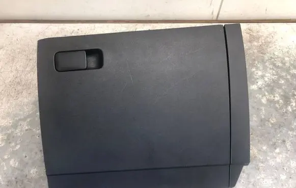 Glove box