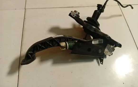 Ford Mondeo MK IV Clutch pedal 7G9N7B633AGA
