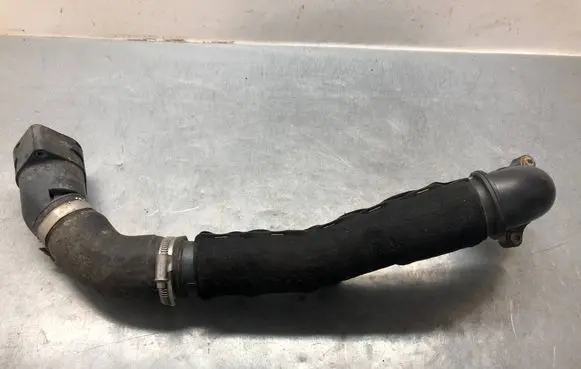 Audi A3 S3 8V Intercooler hose/pipe 04L145762AD 04L131111M