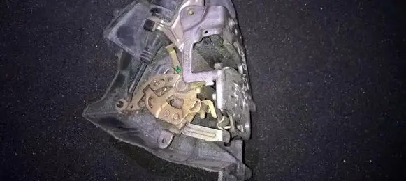 Mercedes-Benz C W202 Rear door lock 2027300535