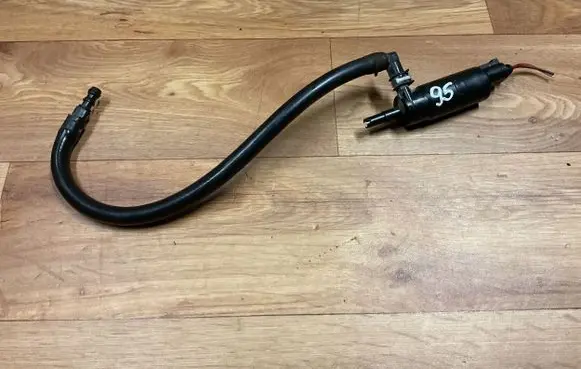 Audi A4 S4 B7 8E 8H Headlight washer pump 3B7955681 001016