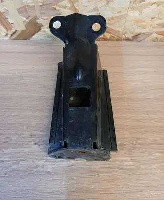 Volvo S80 Radiator mount bracket