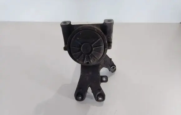 Engine mount bracket
