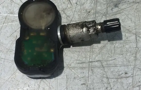 Toyota Yaris Tire pressure sensor 10R035437