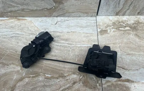 Volvo C40 Tailgate/trunk/boot lock/catch/latch 31349975