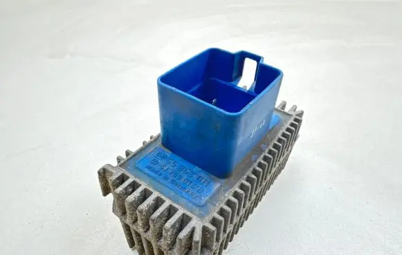 Opel Zafira B Glow plug pre-heat relay 55353011 51299014B