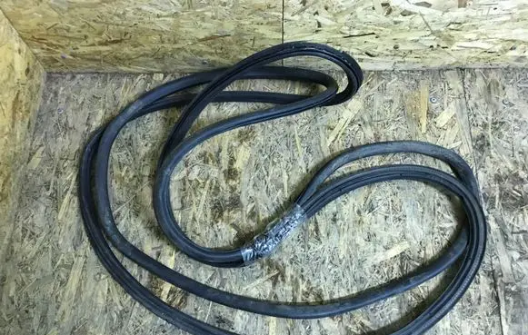 Opel Mokka Rubber seal rear door 