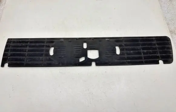 Audi 80 90 S2 B4 Front grill 8G0853651H