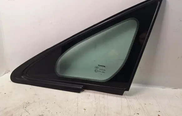 Toyota Verso Front triangle window/glass 621200F010
