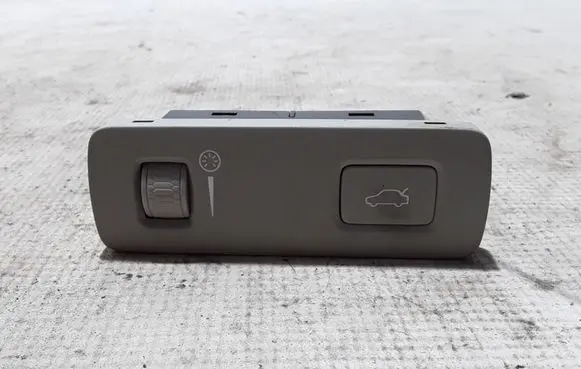 Volvo S60 Tailgate opening switch 31481439