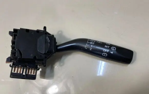 Mazda 626 Wiper turn signal indicator stalk/switch 17B122