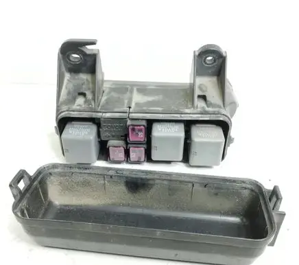 Toyota Avensis Verso Relay mounting block 9098702025 1567002540