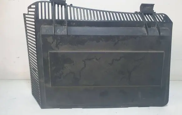 BMW 5 E39 Air filter box cover 8379626