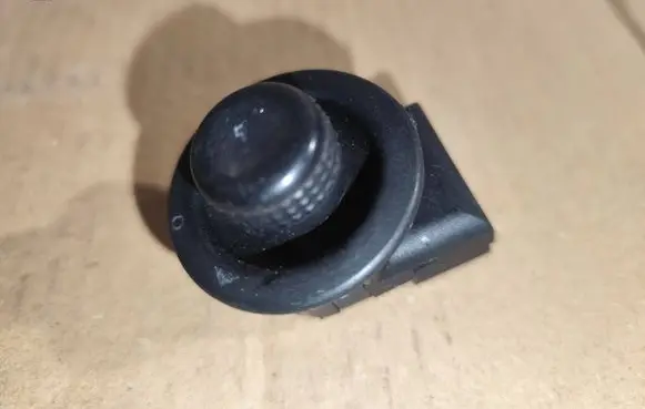 Wing mirror switch