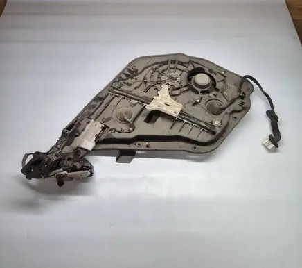 Rear window lifting mechanism without motor