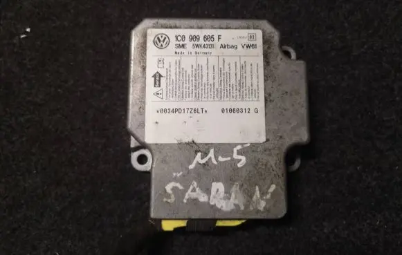 Skoda Fabia Mk2 (5J) Airbag control unit/module 1C0909605F 01060312G 5WK43131