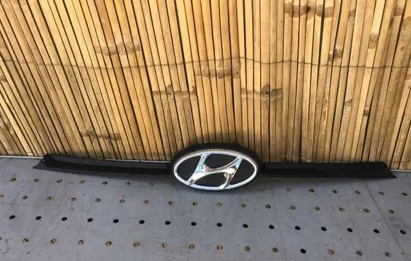 Hyundai i10 Front bumper upper radiator grill 86351B9500