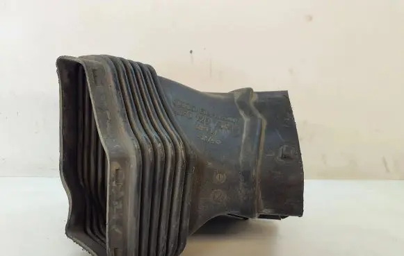 Audi A6 S6 C6 4F Air intake duct part 4F0129739B