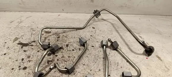 Jaguar XF X260 Fuel injector supply line/pipe Z947