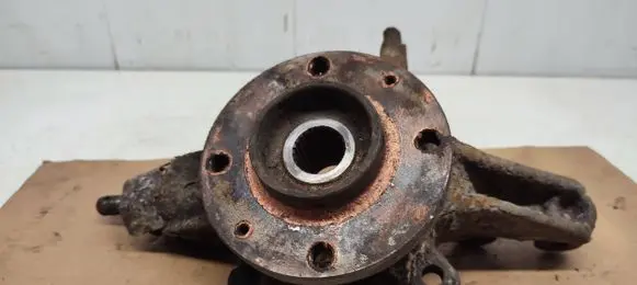 Citroen C4 I Front wheel hub spindle knuckle