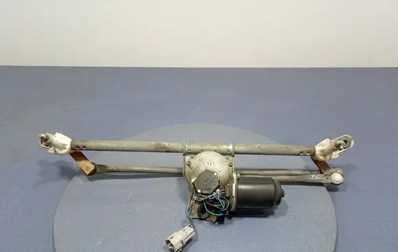 Suzuki Swift I Front wiper linkage and motor 