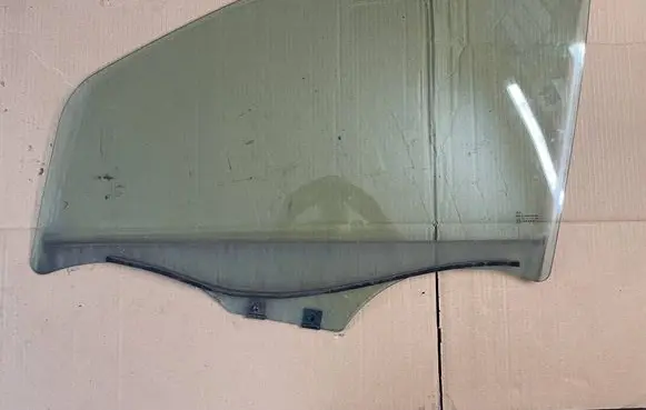 Dacia Lodgy Front door window glass four-door