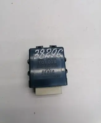 Toyota Yaris Door central lock control unit/module 859800D050 MB0515003900