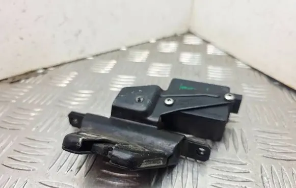 BMW 5 E39 Tailgate boot lock/latch motor 8377569