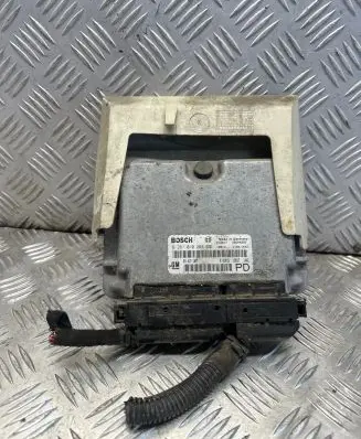 Opel Zafira A Engine control unit/module 24417169 28SA4802 0281010268