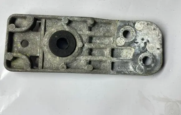 Opel Zafira C Radiator mount bracket 13337826