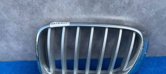 BMW X3 F25 Front bumper upper radiator grill 51117210725