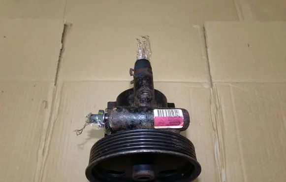 Dacia Sandero Power steering pump 7700431286